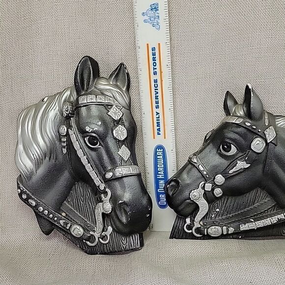 Pair Black Stallion Horse Wall Plaques Chalkware Plaster Miller Studios 1964 - Picture 2 of 11